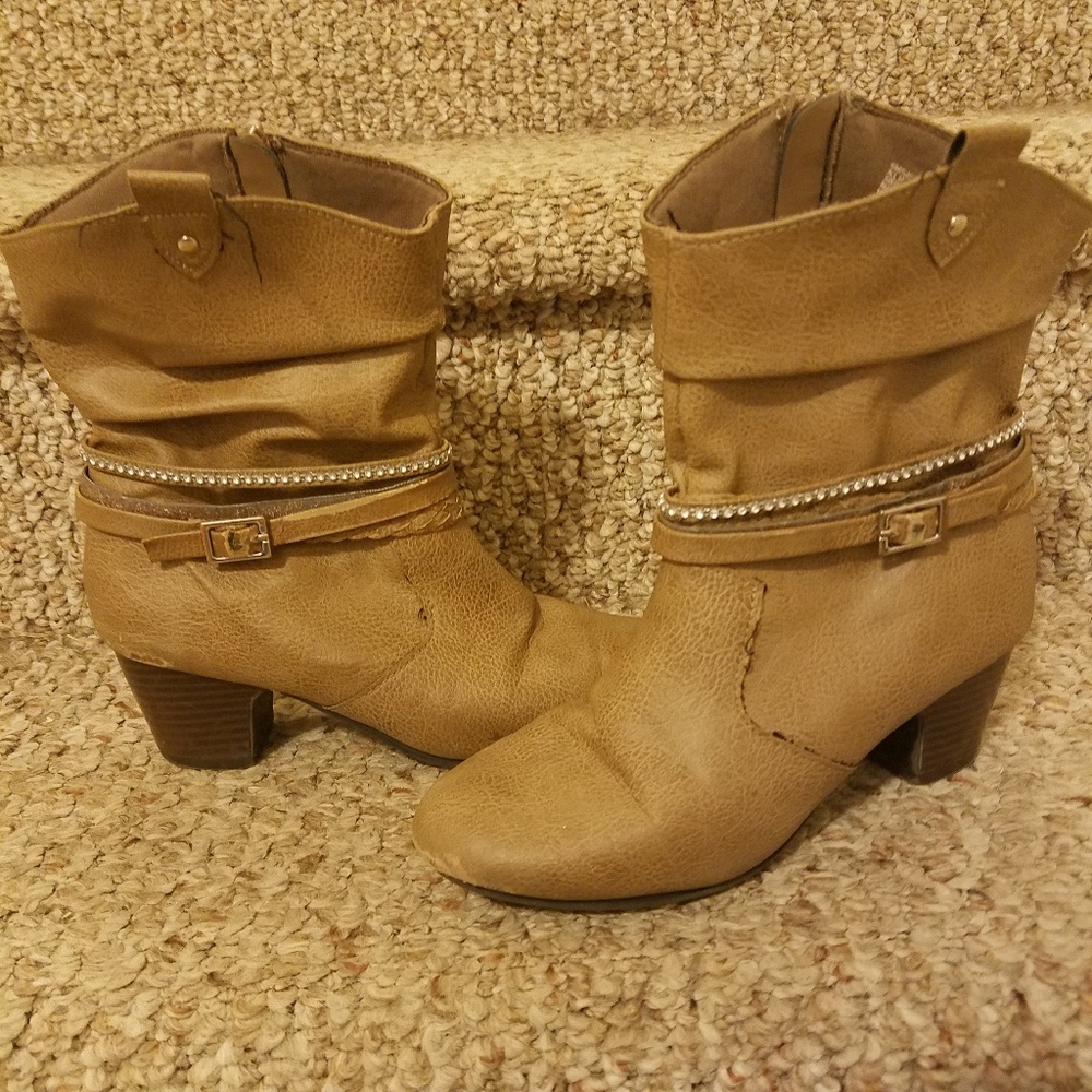 Girl's size 3 boots